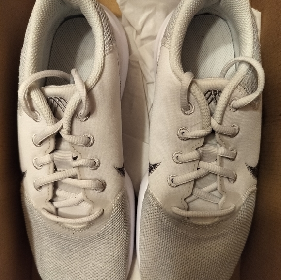 White Nike Flex Experience - Picture 2 of 2